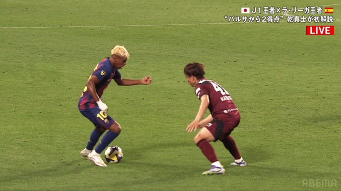 【写真・画像】スタジアム沸騰！“バルサ新10番”ヤマル、“変則ダブルタッチ”で日本ファンを魅了「どんなステップワークなんw」「ロナウジーニョのような足技」　1枚目