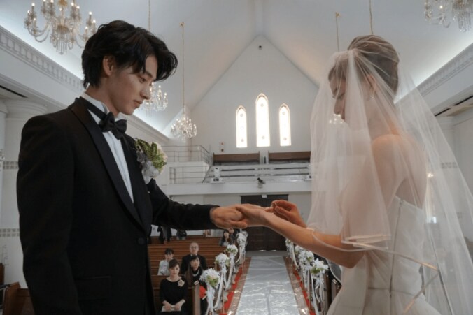 『ドメキス』山崎賢人×新木優子、タキシード&ドレス姿を先行公開　ファンから絶賛の声や“ドメキスロス”の声も 1枚目