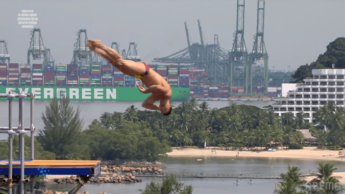 上空27mを舞う肉体美！「一人だけ異次元」空中での華麗なる3回捻り＆4回転に解説者も興奮「素晴らしいです」 3枚目