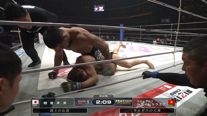 パウンドを浴びせられる朝倉未来