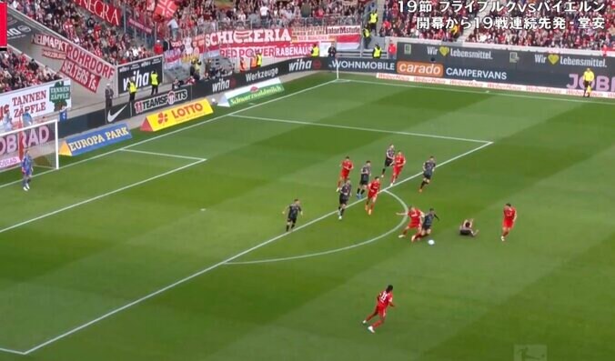 【写真・画像】強すぎだろ！ 堂安律、ドイツ代表MFを“片手ブロック”→ぶん投げて吹っ飛ばす「ヤバいなw」 “ゴリゴリ”の強靭フィジカルにファン驚愕　1枚目