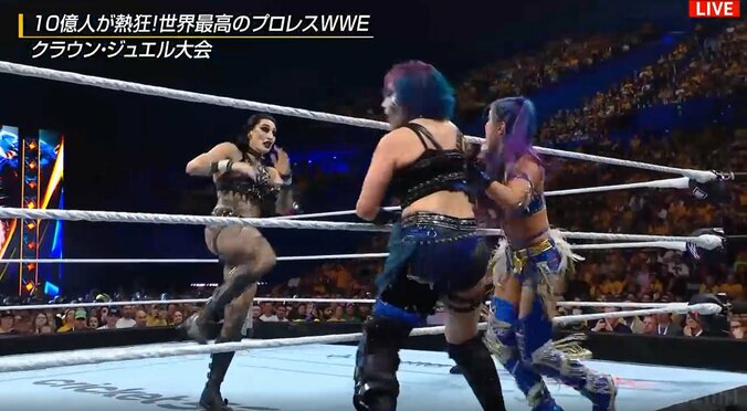 アスカを突き飛ばしたカイリにリアのビッグブーツが炸裂