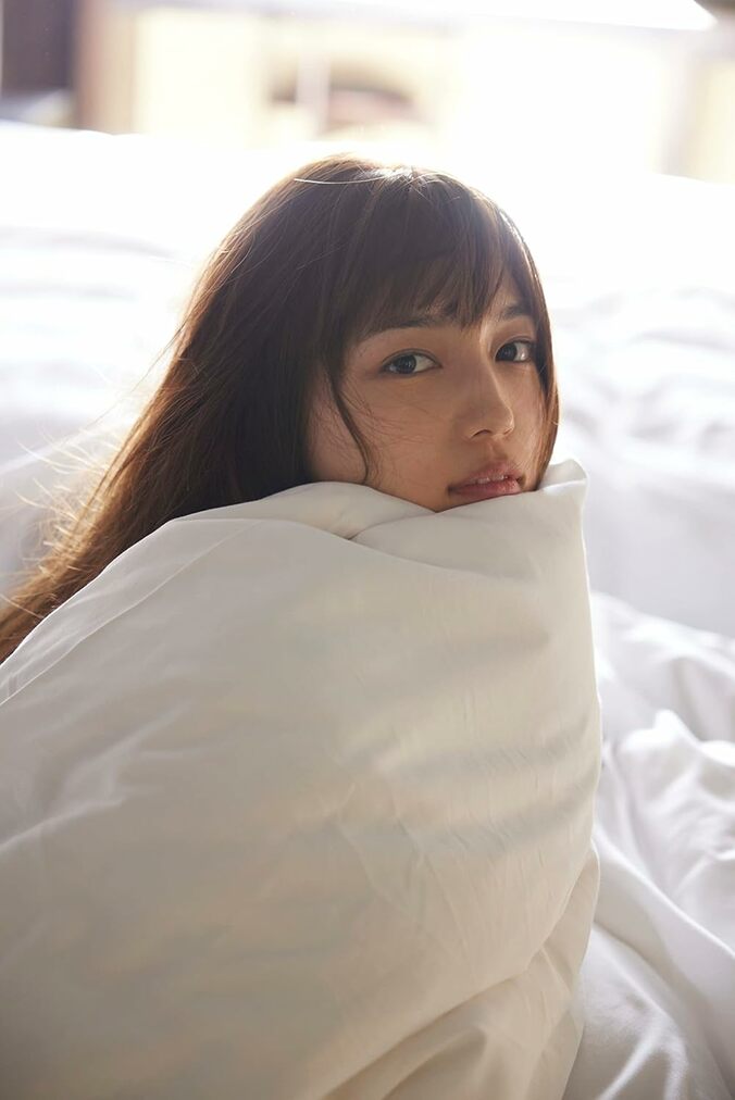 川口春奈、すべてをさらけ出したフォト＆スタイルブック『I AMU HARUNA』 2年の時を経て電子書籍版が登場 3枚目