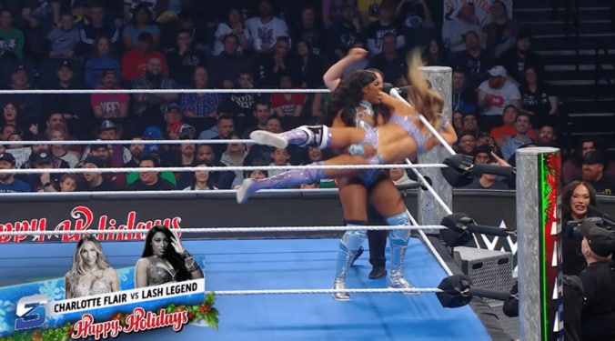 【映像】どんな技？ 女子レスラー、ロープで“ボヨンボヨン”