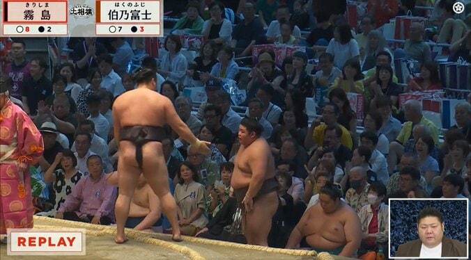 「伯乃富士、素直でええやん」「霧島、最後は優しい」霧島と伯乃富士が…取組直後にカメラが捉えた二人の“やりとり”にファン注目 4枚目