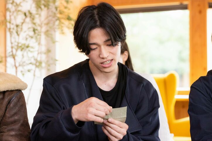 「自分を持ってる」「まじめ」元アイドルの金髪男子、年上女性たちのハートを鷲づかみ!『私の年下王子さま』第4話