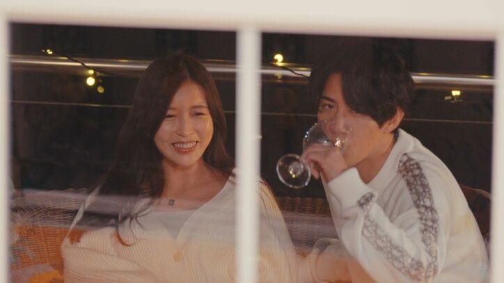 【写真・画像】“公開失恋”した32歳美女、みんなに隠れてハイスペ経営者(35)とハグ 2枚目