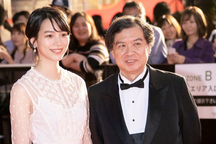 のん、純白のシースルードレスで観客を魅了！東京国際映画祭に登場