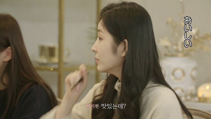 モテ美女が呆然…夕飯で彼女をめぐり2人の男の分かり易すぎるバトルが勃発！