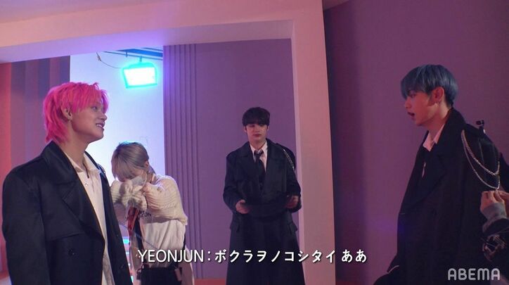 TOMORROW X TOGETHER、超貴重な新曲のMV撮影に密着！日本語の歌詞を確認する姿も