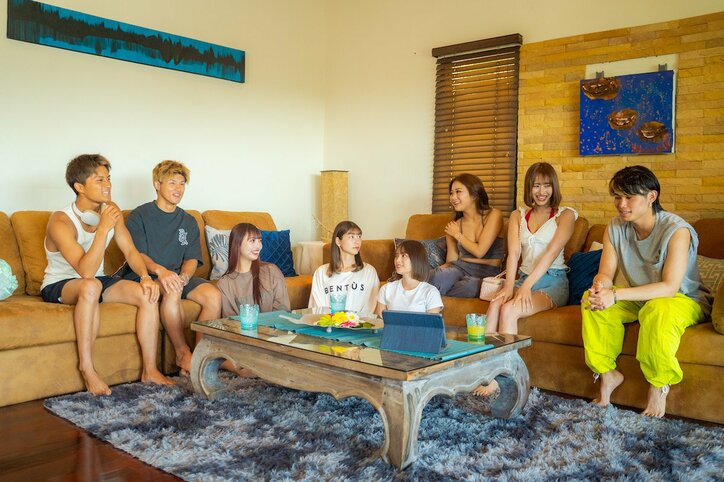 “1番エロい”ダイナマイトボディ美女、片想い中の29歳経営者と他の女の肩抱き2ショットに悲鳴