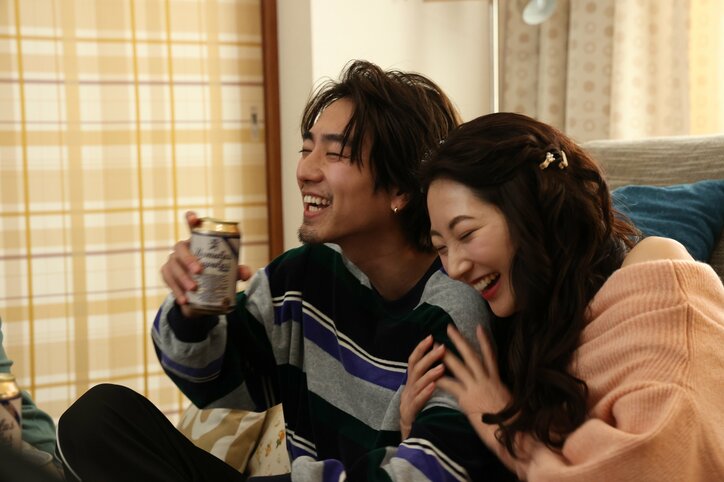 【写真・画像】地味なメガネっ娘→すらり美脚を大胆披露!露出度高めのあざと女子に「どんな男も絶対落とす」武田玲奈の変貌っぷりに注目 5枚目