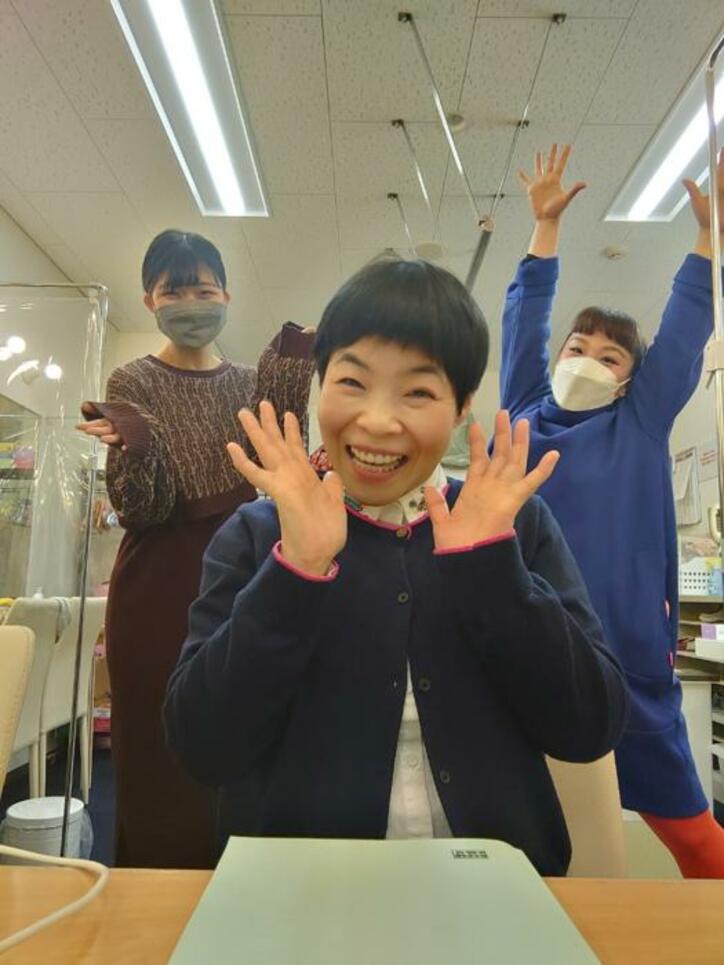  山田花子、新喜劇メンバーとの3ショットを公開「私が、一番先輩だわ」 