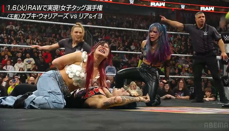 「背中こわれた」日本人女子レスラー、“身代わり”の代償に心配の声 相棒のピンチに体を投げ打って苦悶