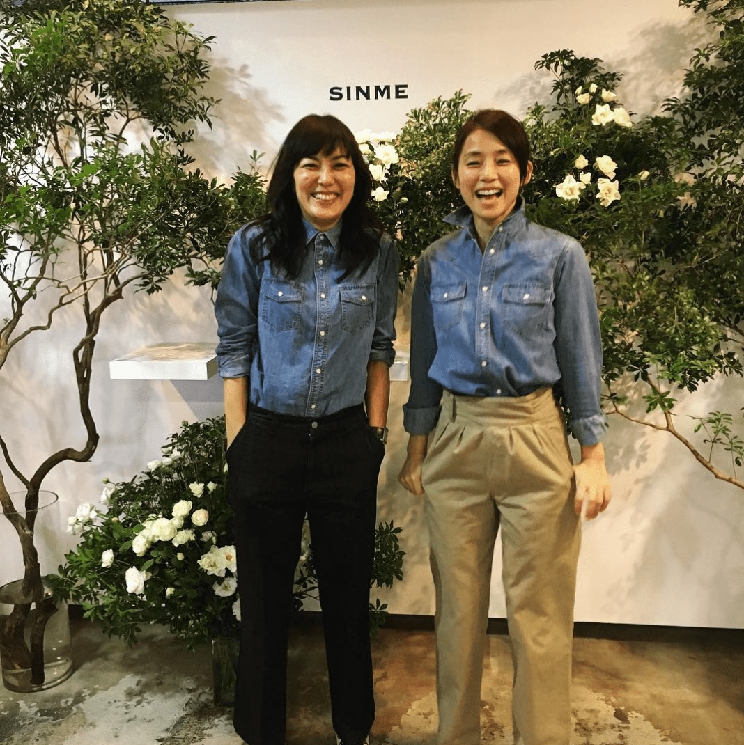 石田ゆり子＆板谷由夏のペアルックがキュートすぎると話題に | エンタメ総合 | ABEMA TIMES | アベマタイムズ