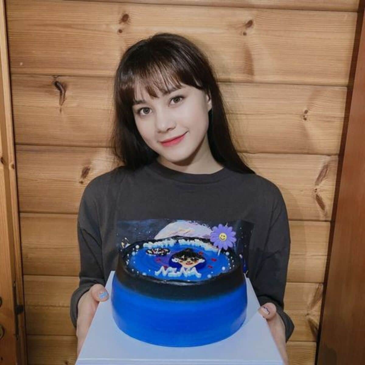 生まれてきてくれてありがとう」 NIziU・ニナの16歳の誕生日報告に祝福 