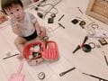 辻希美、メイク用品で遊ぶ三男の姿を公開「OMG」