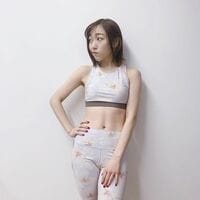 「神過ぎる」「スタイル抜群」須田亜香里の美しい腹筋にファン絶賛