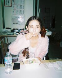 佐藤ノア、お弁当をパクリ！ キュートな姿に称賛の声「めっちゃかわいい！」