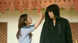 超内気なボスと、超明るくて社交的な新入社員のオフィスラブコメ『内省的なボス』