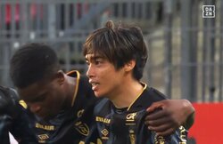 「本当にエキサイティングだ」伊東純也の“神アシスト”に海外ファンも大興奮！ パーフェクトクロスに「最も過小評価されているウイング」「美しい」など称賛続々