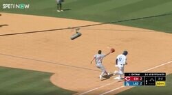 えっ？ なんで…！？ 大谷翔平、もはや人間じゃない　相手守備陣が思わず呆然… ファーストゴロ→内野安打にする瞬間「モーターついてる？」「爆速すぎるw」