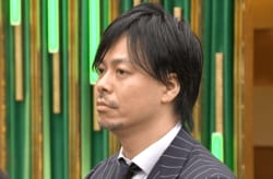 やられたままでは終われない！ 経営者兼ポーカープロ、逆襲の“イケオジスマイル”にキュン「カッコいい」