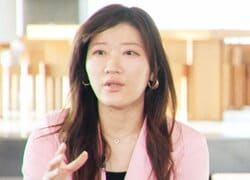 ヒコロヒー、大ファンのアーティストと共演、嬉しいショットにファン興奮「すごいキャストすぎる」