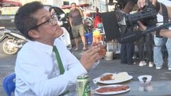 タイで人気の53歳日本人インフルエンサー　サラリーマン姿でグルメ紹介　復興への思い