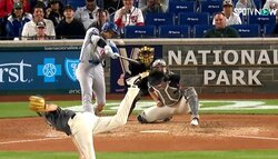 大谷翔平がフリーマンにまさかの「ニッ（笑）」 特大弾直後、本塁上で見せた一瞬のやり取り 嬉しさ全開の表情にファンほっこり