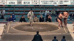 力士が突如、コミカルな所作 館内の爆笑を誘う珍事「えっなにがあった」ファン困惑 