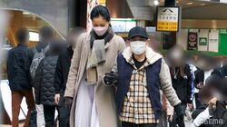 ノリノリで腕を絡めてくる黒谷友香に揺れるナイナイ岡村…「20年前にグイグイいってたら…」