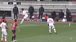 「はじめてみた！」「今のなに？」セクシー過ぎる“空中ダイレクトヒールパス”にSNS騒然　“浪速のグリーリッシュ”が後ろ向きのままノールックでスルーパス「やばいって」「覚醒してる」