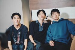 キスシーンの裏で…残された男子メンバーは変顔大会『ドラ恋』