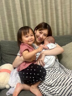 “31歳差婚”が話題・西野未姫、にこりちゃん＆頑馬くんとの親子ショット披露「2人の育児は想像より大変」