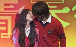 「イケメンすぎる」元“日本一のイケメン高校生”、可愛すぎる彼女をお姫様抱っこ！ 幸せ姿に会場は大歓声「スタイル良すぎ」