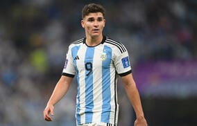 別れろと2万件の署名!? W杯4ゴールのアルゼンチンの新鋭・アルバレス、彼女との破局求める嘆願書がファンから出される