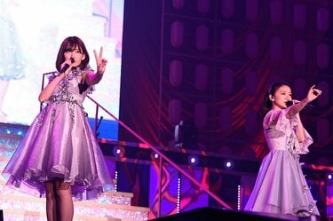 大島優子、こじはる卒業でキスショット披露 「ダサっ笑」に「ダサく