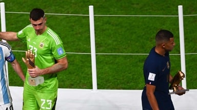 「どうしてエムバペをバカにできる」アルゼンチンGK、W杯優勝後の人形騒動を釈明