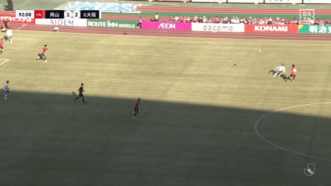 「ノーファールはないわ」手をかけたのにスルー？試合終了間際の“疑惑の判定”にファン物議「理由を教えてくれ」 3枚目