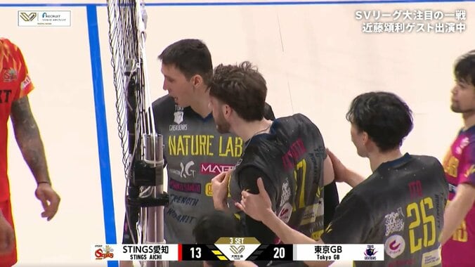 男子バレーで“一触即発”の事態 ネット越し、白熱のやり取り「相手コートに向けてはいけない」 4枚目