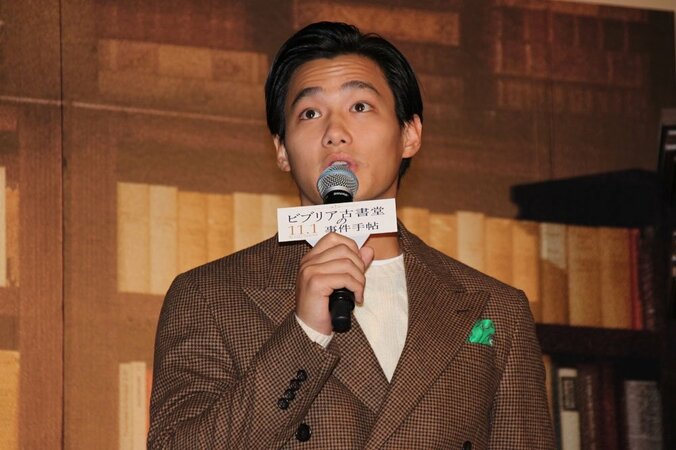 成田凌、舞台挨拶中に大量発汗「人前に出るのが久々すぎて緊張」 5枚目