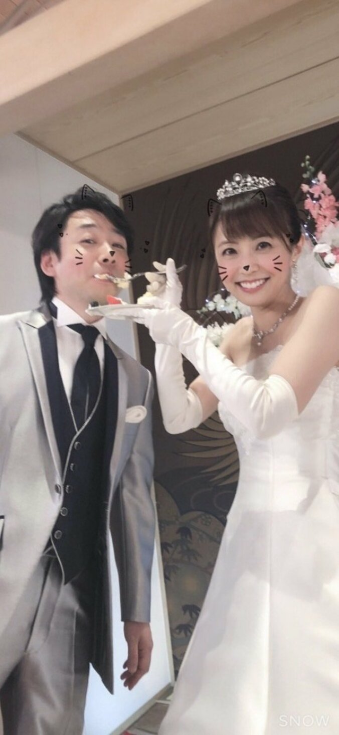 小林麻耶、香取慎吾が撮影した“プチ結婚式”写真を公開「自撮りをしてくださいました！」 1枚目