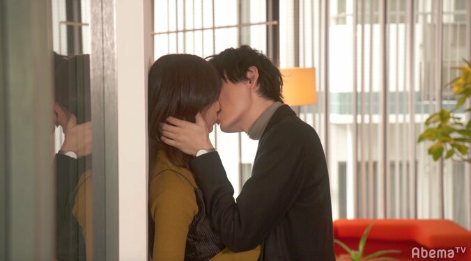 古川雄輝×森矢カンナのセクシーなキスシーンに反響「有利さん色気がすごい」「イタキス民歓喜」 1枚目