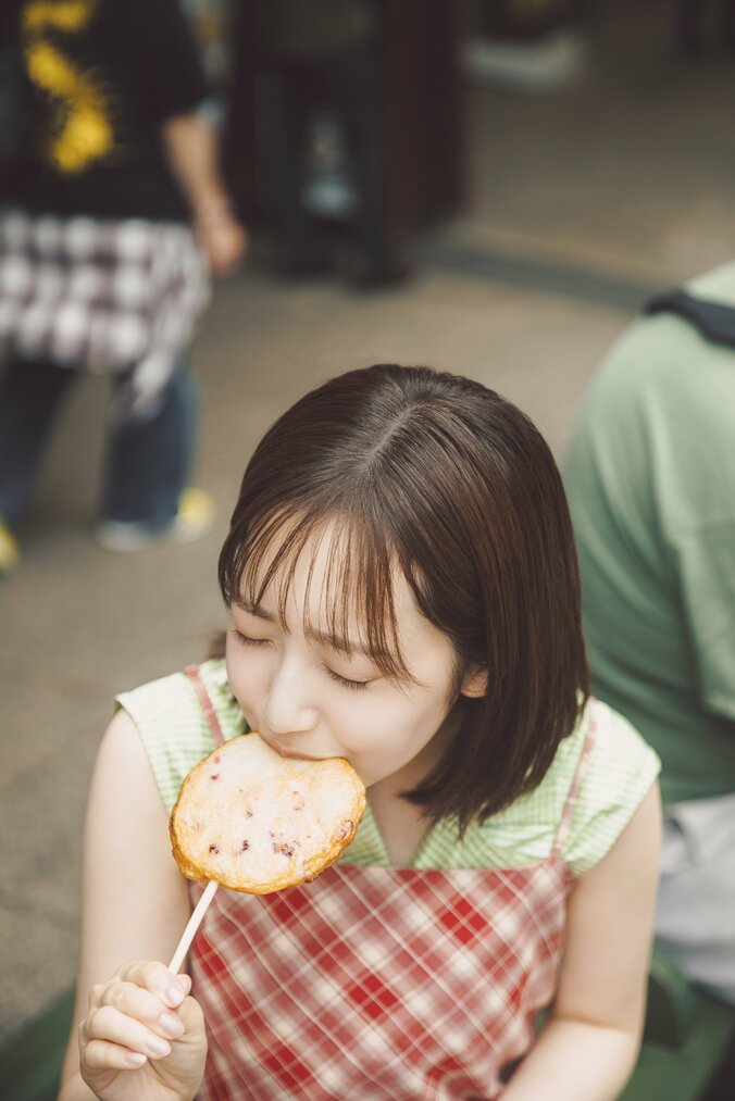 TBS3年目・南後杏子アナ、『B.L.T.9月号』グラビア企画に登場 熱海への“小旅行”でリラックスした様子も 1枚目