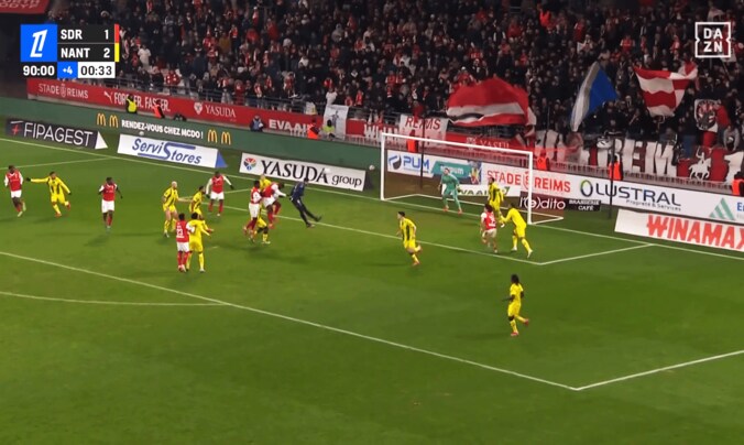 天才は天才を知る…ダビド・シルバが“超絶トラップ”→柿谷曜一朗も唸る「めちゃくちゃ難しい」“久保建英の師匠”が健在 3枚目