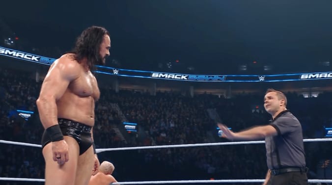 ドリューは浅からぬ因縁を持つ審判ダン・エングラーと口論に