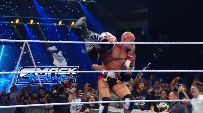 相手を背負いあげ…