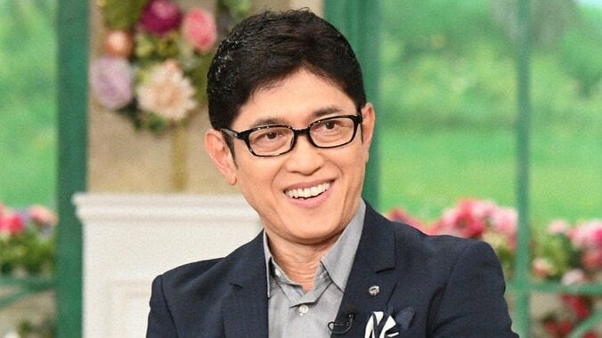 同期アイドルたちがシブがき隊の替え歌でお祝いも…薬丸裕英、友人や家族ら総勢50名で還暦祝いの大サプライズパーティー「感動しました」 5枚目