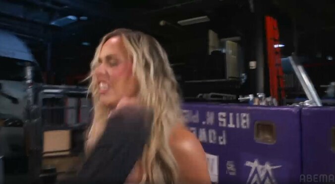 突如、ベッキーの右カウンター